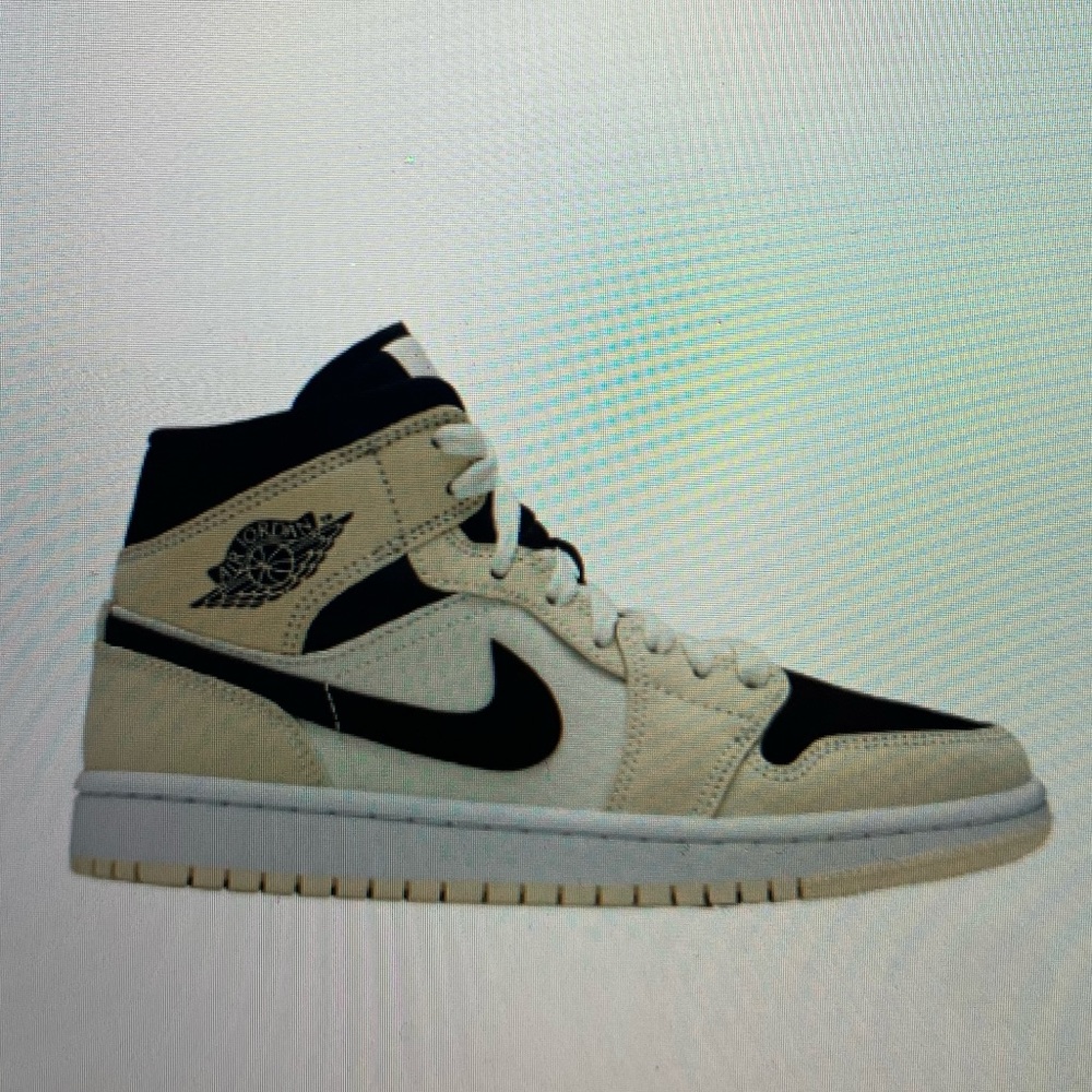 Wmns Air Jordan 1 Mid 'Barely Orange'